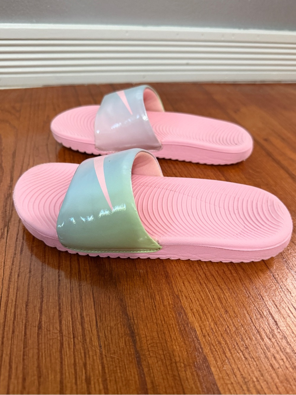 Nike Kawa Girls Pink Iridescent Slide Sandals Pool Beach Shoes Summer Blue - Picture 3 of 9